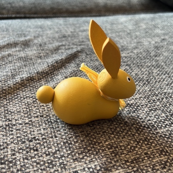 Vintage Scandinavian Wood Bunny Rabbit Yellow Round W/ Bow Made In Sweden - Picture 4 of 9